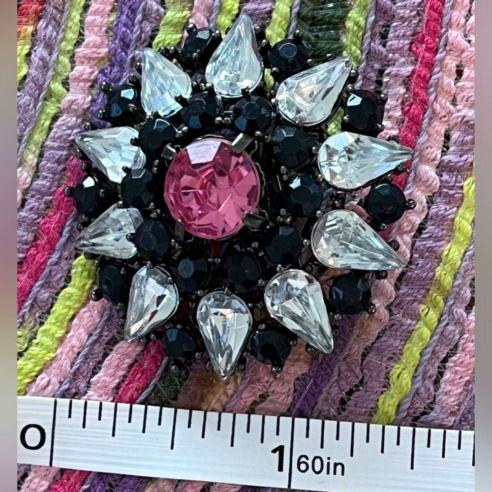 Vintage Brooch Pink, Clear and Black Stones Excellent Condition Costume Jewelry - Picture 2 of 3